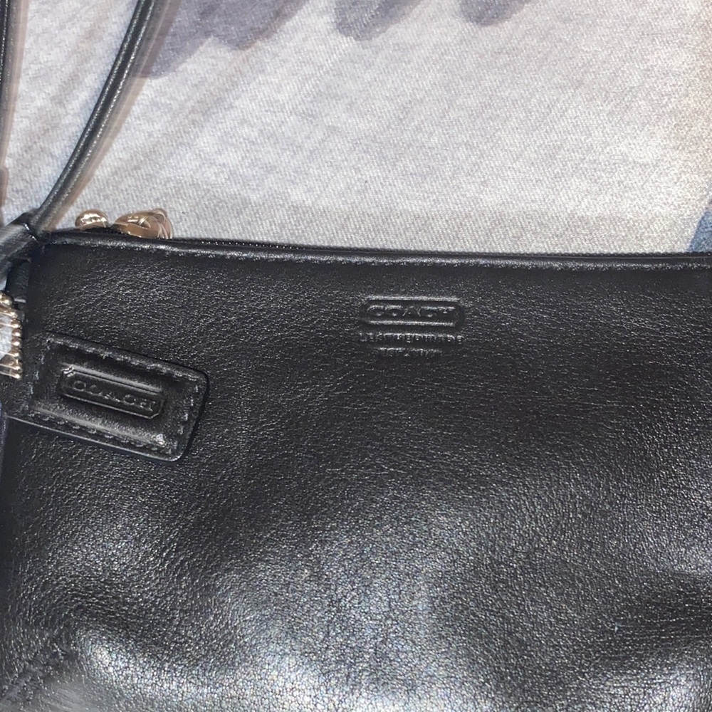 Coach wristlet sold - Picture 2 of 8